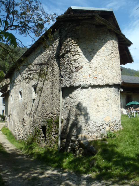 Vendesi RUSTICO ALPINO in frazione di Lottulo, valle Maira: