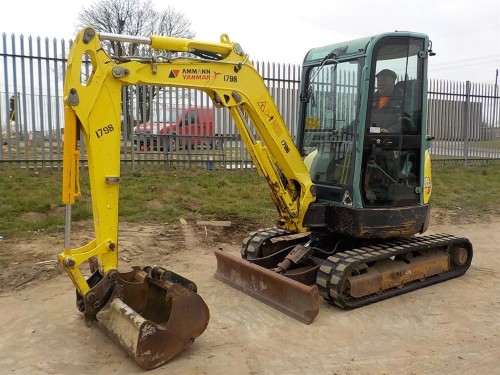 Yanmar VIO30 2010 (1)