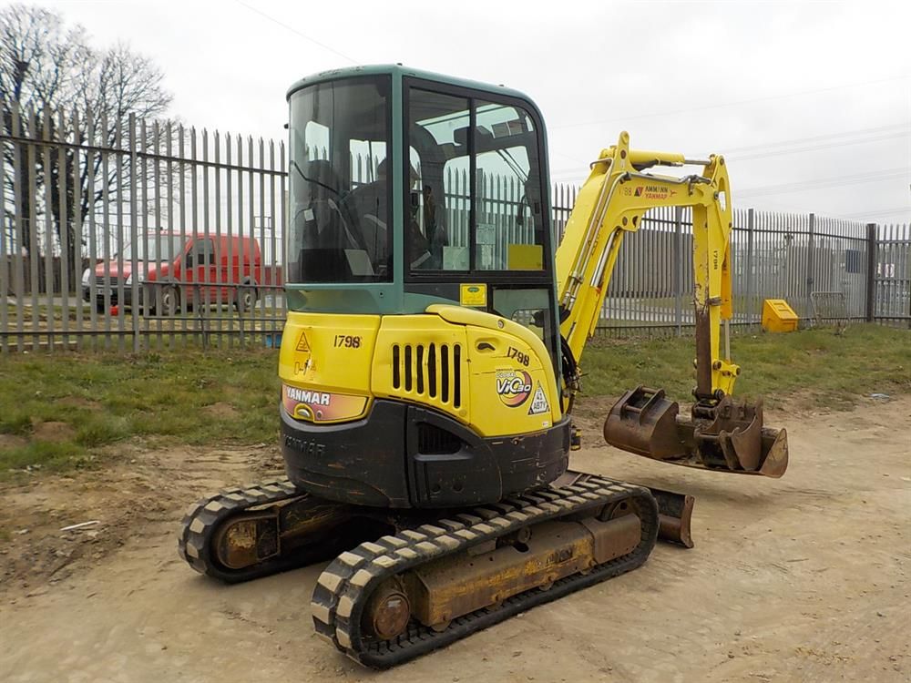 Yanmar VIO30 2010 (3)